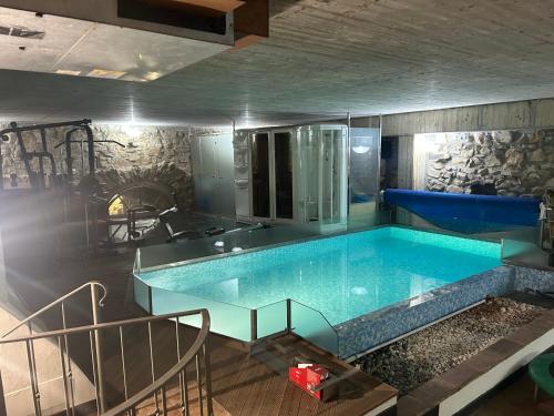 Swimmingpool, Salone Palazzo Gout in Costa Di Mezzate