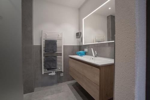 2 bedrooms, 5 beds