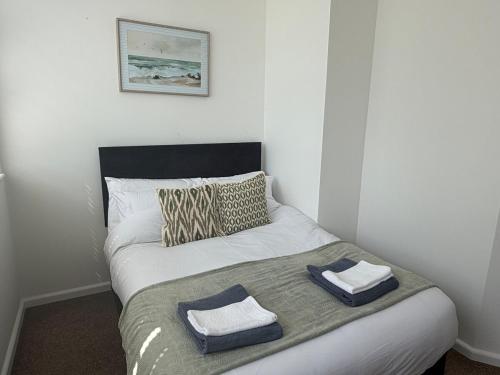 Brighton 2 Bed - Sleeps 6 - Monthly Stays - image 4