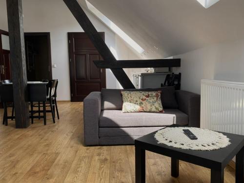 1 queen bed, 1 sofa bed