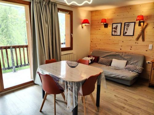 Les Chalets De Bois MÉan - B - Chaleureux appartement avec vue dégagée MAE-5251