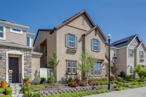 New Build w/ Patio! Roseville Extended Stay in Highland Reserve