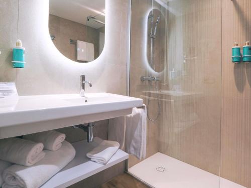 Novotel Andorra Room Type - Executive Room with 1 king-size bed