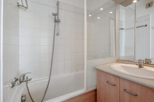 Zuhanyzó, Résidence Les Océanes - maeva Home - Appartement 2 pièces 6 personnes Confort - vue mer MAE-6393 (Residence Les Oceanes - maeva Home - Appartement 2 pieces 6 personnes Confort - vue mer MAE-6393) in Pornichet