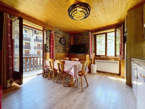 Résidence 2 Rue De La Mairie Lanslevillard - Appartement 3 pièces - 6 personnes MAE-2203