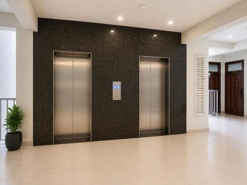 Modern Luxury Apartment Near Beach Malls &Cafés - image 3