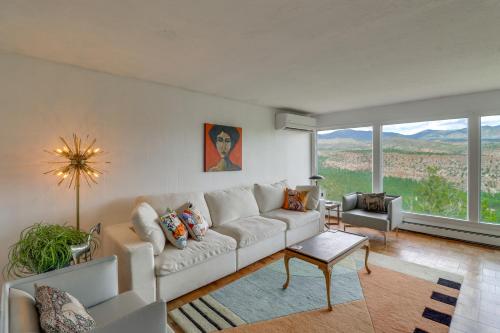 Mid-Century Home on Canyon-Edge with Stellar Views in Los Alamos (Új-Mexikó)