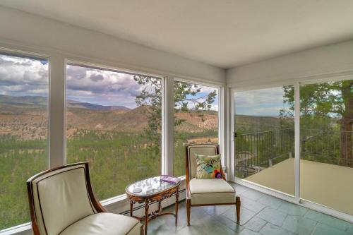 Mid-Century Home on Canyon-Edge with Stellar Views in Los Alamos (Új-Mexikó)