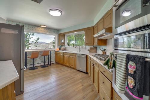 Mid-Century Home on Canyon-Edge with Stellar Views in Los Alamos (Új-Mexikó)