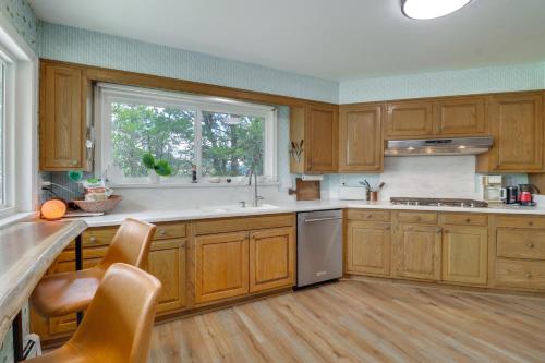 Mid-Century Home on Canyon-Edge with Stellar Views in Los Alamos (Új-Mexikó)
