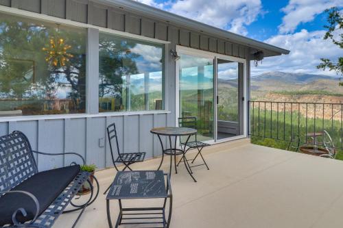 Mid-Century Home on Canyon-Edge with Stellar Views in Los Alamos (Új-Mexikó)