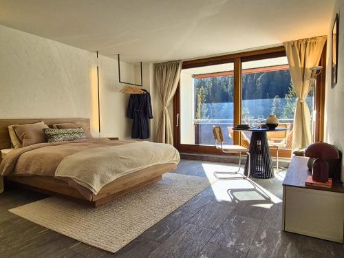 Modern Studio with Pool, Sauna & Mountain Views