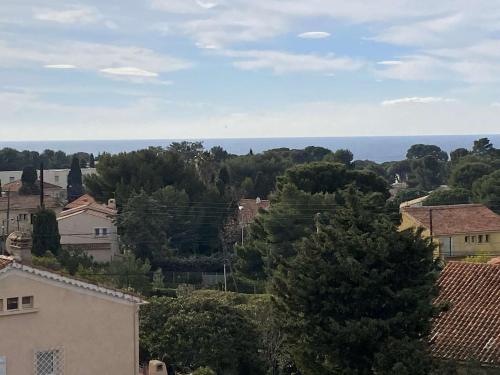 Résidence Porquerolles - Joli T1 à Bandol avec vue petite vue mer MAE-8734