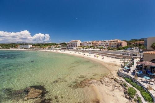 Résidence Olivier - APPARTEMENT FRONT DE MER DANS DOMAINE AVEC PISCINE MAE-8764