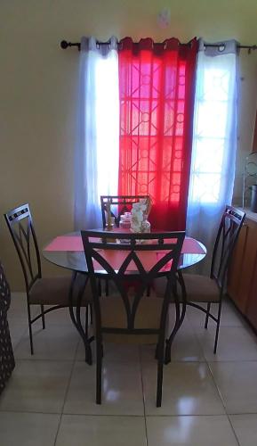 Phoenix Manor With Pool & Gazebo Phoenix Park Village 1 in Spanish Town