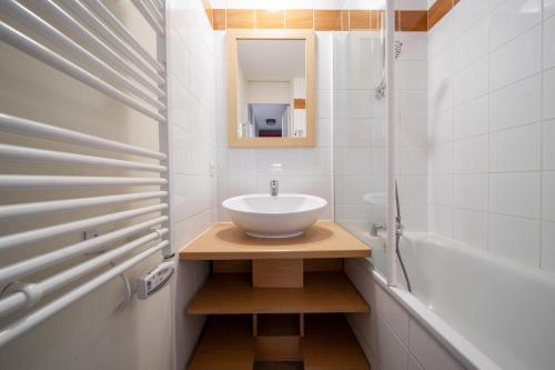 douche, Résidence Plagne Lauze - maeva Home - Studio 4 Personnes - Sélection MAE-6654 (Residence Plagne Lauze - maeva Home - Studio 4 Personnes - Selection MAE-6654) in La Plagne