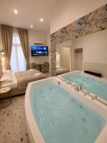 Hot tub, Suite a Napoli in Posillipo