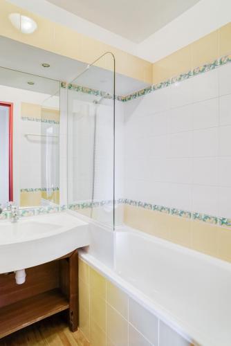 Dušš, Résidence La Marelle et Le Rami - maeva Home - Appartement 2 Pièces 7 Personnes - Sélection MAE-7164 (Residence La Marelle et Le Rami - maeva Home - Appartement au pied des pistes vue montagne 2 Pieces ) in Bellentre