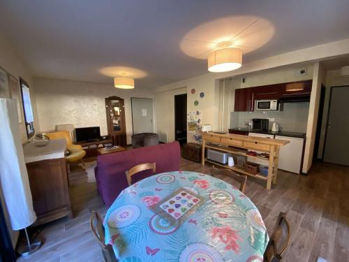 Résidence Pre De Camille - Spacieux appartement avec balcon, terrasse et garage proche du centre de Barèges MAE-8664