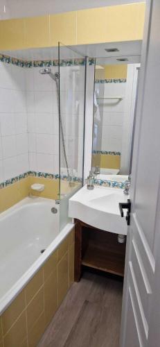 Dušš, Résidence La Marelle et Le Rami - maeva Home - Appartement 2 pièces 7 personnes - Prestige MAE-1294 (Residence La Marelle et Le Rami - maeva Home - Appartement au pied des pistes 2 pieces + coin cabine) in Bellentre