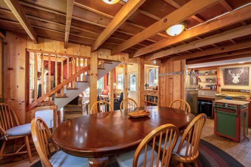 Hidden Creek Cabin Rustic Forest Retreat in Porterville