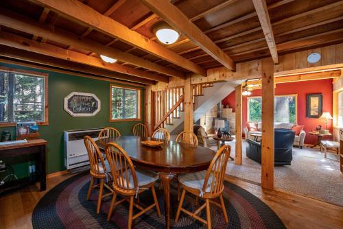 Hidden Creek Cabin Rustic Forest Retreat in Porterville