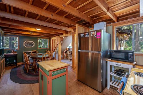 Hidden Creek Cabin Rustic Forest Retreat in Porterville