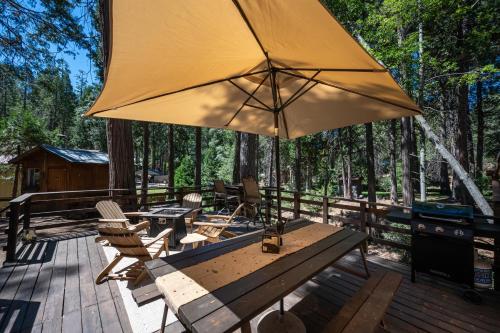 Hidden Creek Cabin Rustic Forest Retreat in Porterville