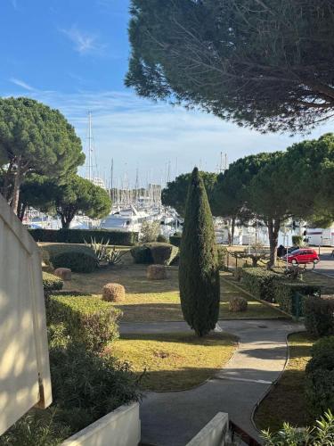 Résidence Le Grand Galion - Appartement vue port dans résidence avec piscine MAE-7123