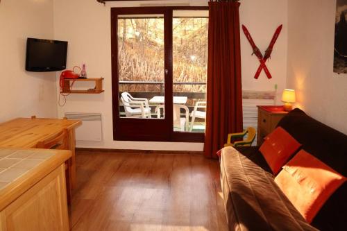 Résidence Le Pouzenc - Studio 6 personnes accès direct aux pistes MAE-7004