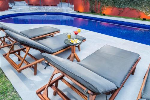 Swimming pool