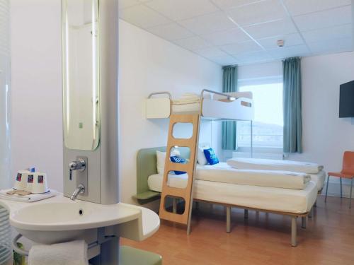 ibis budget Hotel BONN SÜD Königswinter Room Type - Triple Room with One Double Bed and One Bunk Bed