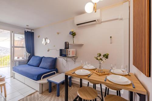 Résidence le Hameau de Cap Esterel - maeva Home - Studio coin cabine 4 personnes climatisé vue sur la baie et le rastel d'Agay MAE-0153