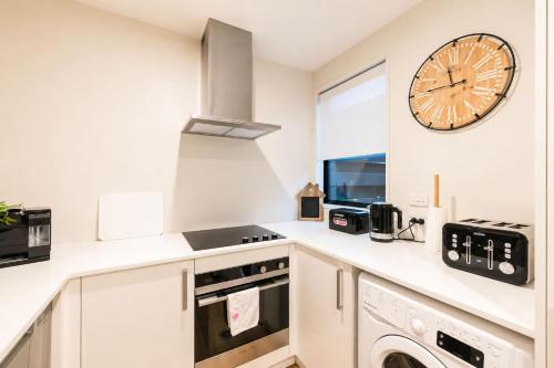 2BR in Salisbury with Garden Retreat - image 5