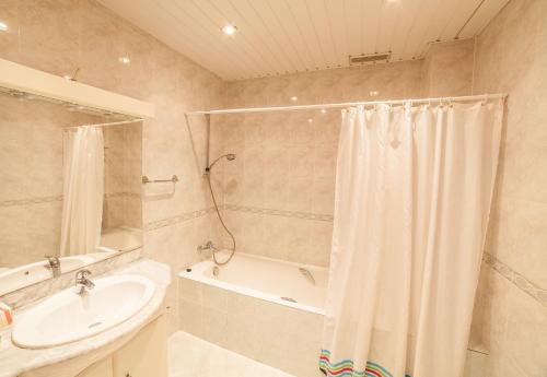 Heart of Old-Town Apartments - image 8