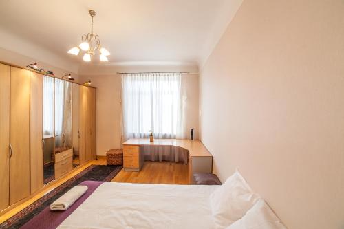 Heart of Old-Town Apartments - image 4