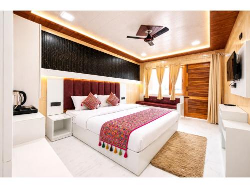 Sangeeta Prime Stay Nainital - Comfortable Rooms , Restaurant & Convenient Parking in Nainital