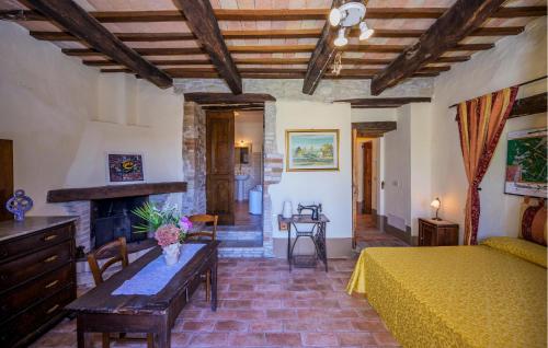 Stunning Home In Monte San Martino in Smerillo