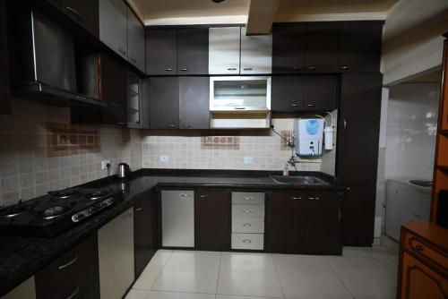 Luxe Three Bedroom Apartment Full flat - image 3