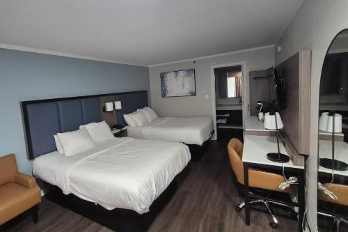 2 queen beds