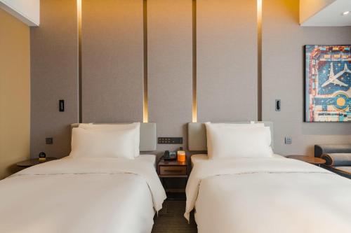 2 twin beds