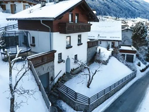 Alpenchalet Berggold - Holiday home with panoramic views in Tulfes, Österreich