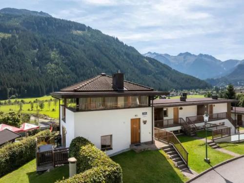 Spacious Stay with Mountain View - Location saisonnière - Wald im Pinzgau