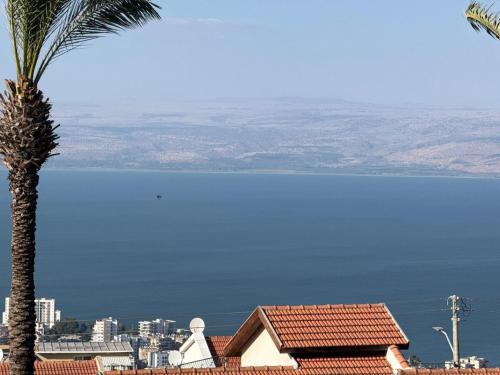 Gorgeous Kinneret view צימר נוף כינרת in 티베리아스 시티 센터