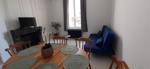 Gîte for 11 people with spa and pétanque court