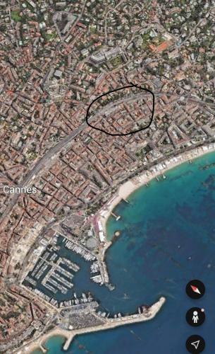 Grand studio climatisé avec place privative