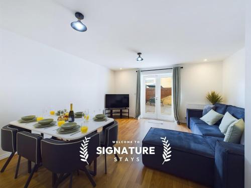 Sotherby Walk by Signature Stays - Townhouse - Parking - Modern gîte à louer Government Communications Headquarters