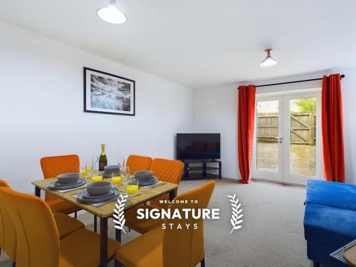 Pinewood Walk by Signature Stays - Parking - Townhouse gîte à louer Government Communications Headquarters