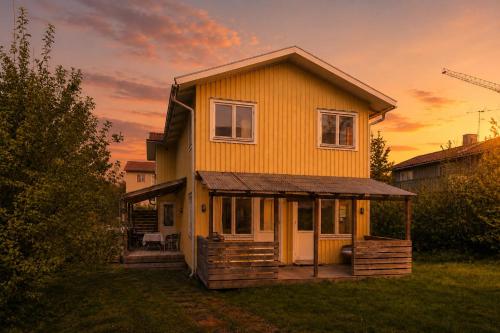 Stockholm - Spacious garden villa - 10 min to city in Enskede