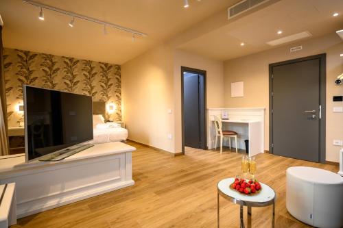 1 king bed, 1 sofa bed
